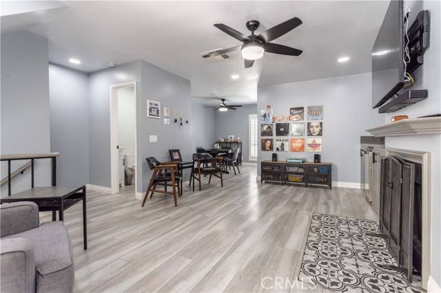 Chatsworth, CA 91311,9927 Independence AVE B