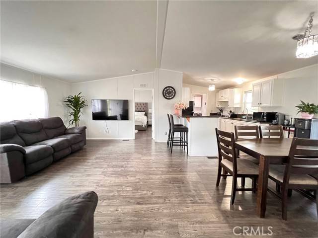 Chatsworth, CA 91311,20652 Lassen ST 105