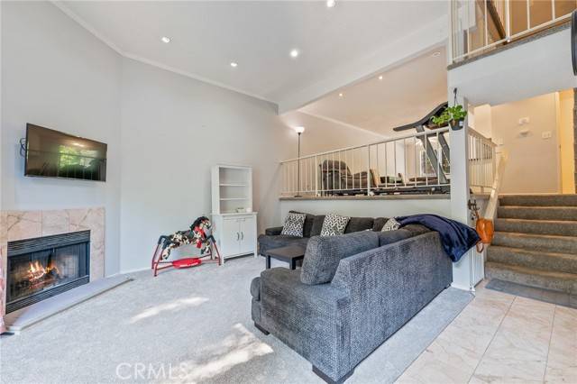 Chatsworth, CA 91311,21217 Lassen ST 2