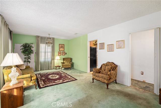 Altadena, CA 91001,173 E Woodbury RD