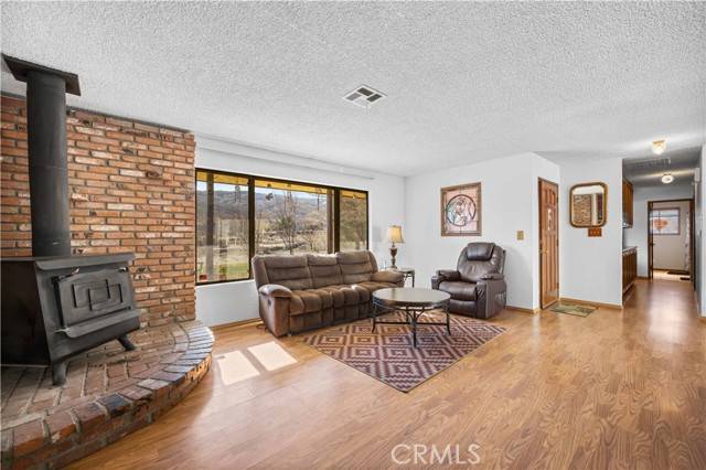 Leona Valley, CA 93551,5755 Elizabeth Lake RD