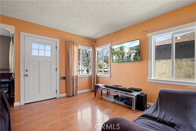 San Fernando, CA 91340,850 Fermoore ST