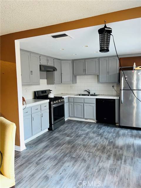Panorama City, CA 91402,14721 Parthenia ST 24
