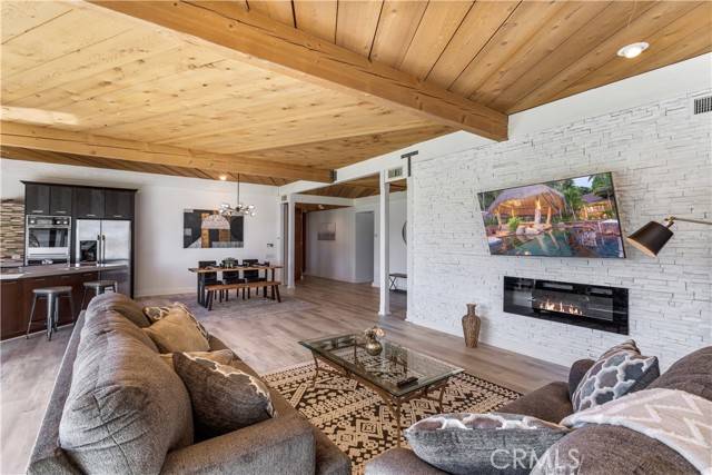 Palm Springs, CA 92264,517 desert lakes dr