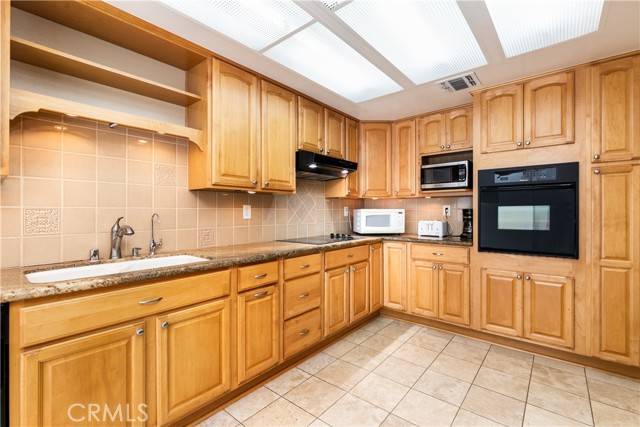 Chatsworth, CA 91311,22253 James Alan CIR