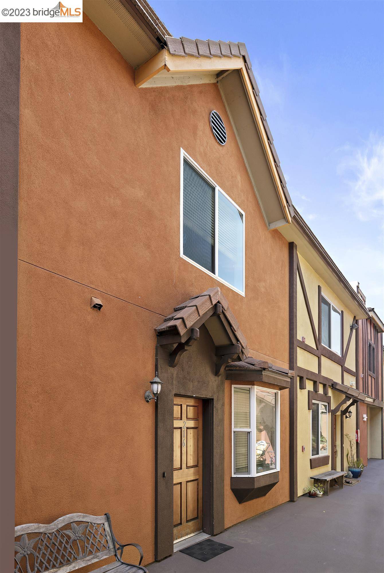 Albany, CA 94706,727 San Pablo Ave 216