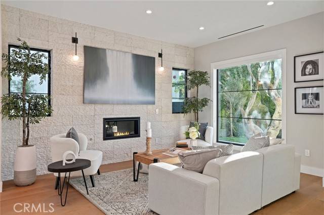 Sherman Oaks, CA 91423,4526 Longridge AVE