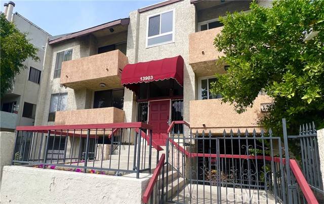 Van Nuys, CA 91405,13903 Sherman WAY 15