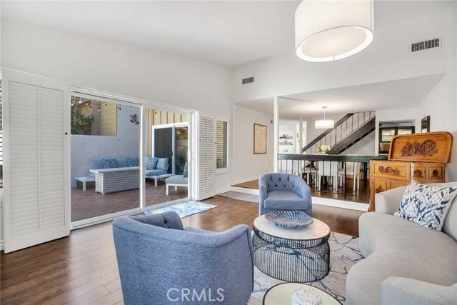 Chatsworth, CA 91311,10521 Larwin AVE 3