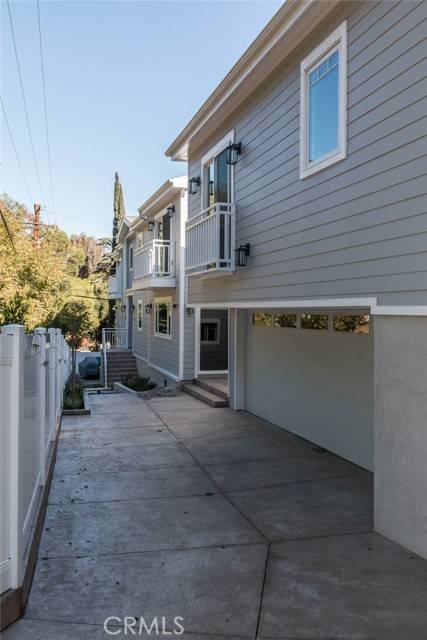 Los Angeles, CA 90068,3698 Fredonia DR