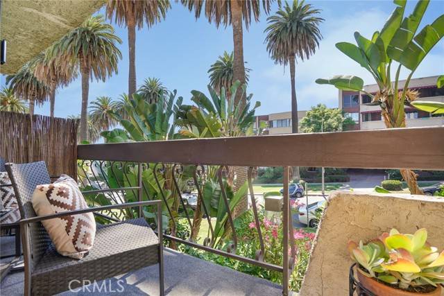 Los Angeles, CA 90046,1750 Camino Palmero ST 334