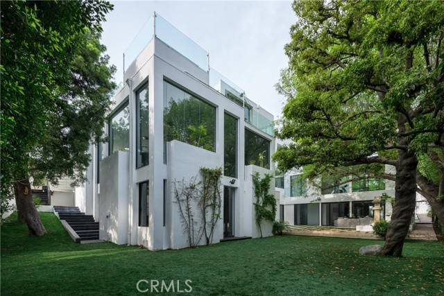 Beverly Hills, CA 90210,1024 Summit DR