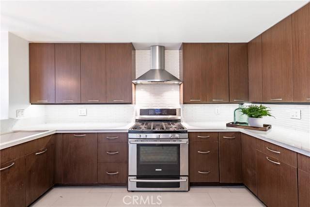 Woodland Hills, CA 91367,21620 Burbank BLD 7