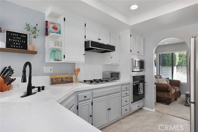 Agoura Hills, CA 91301,29747 Strawberry Hill DR