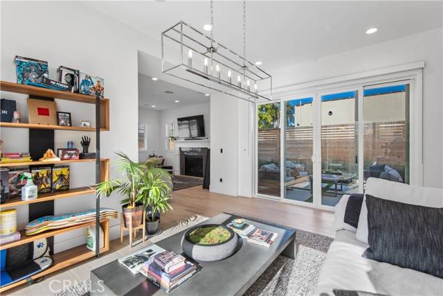 Los Angeles, CA 90036,545 N Poinsettia PL
