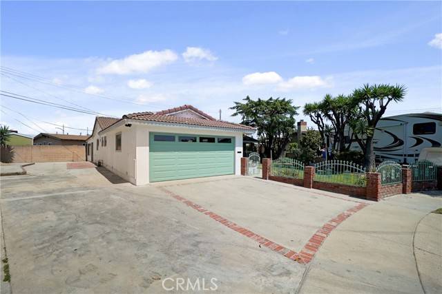 Stanton, CA 90680,10833 Ramblewood DR