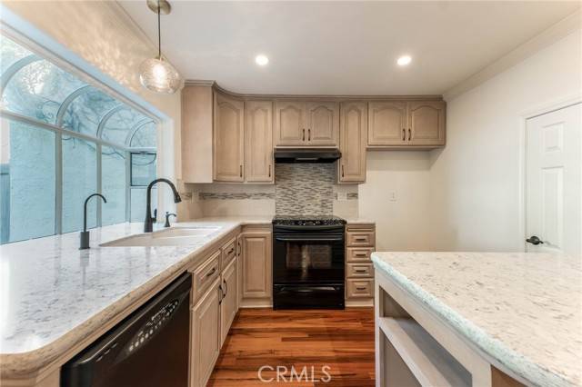 Chatsworth, CA 91311,22357 Devonshire ST