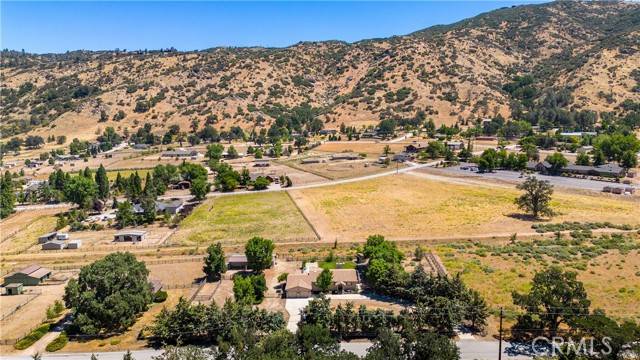 Tehachapi, CA 93561,26281 Columbia WAY