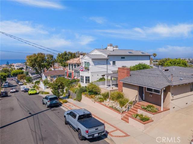 Corona Del Mar, CA 92625,519 Hazel DR