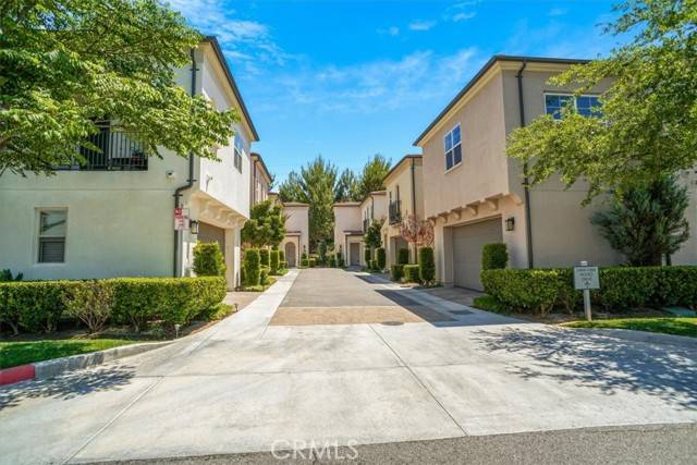 Saugus, CA 91350,21860 Moveo DR