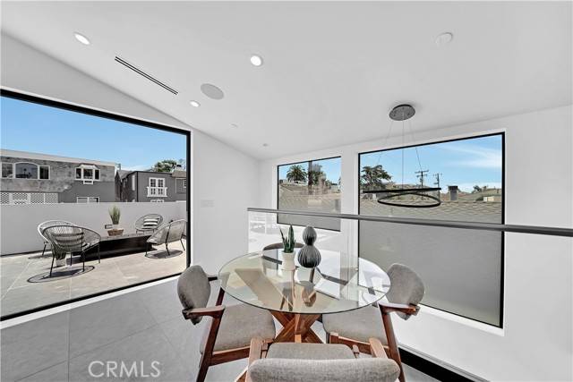 Corona Del Mar, CA 92625,712 .5 Iris