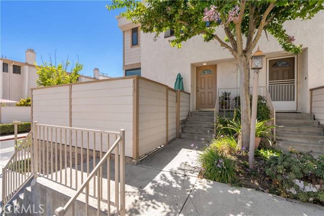 Chatsworth, CA 91311,10231 Independence AVE C17