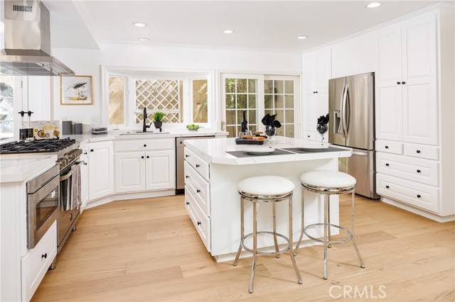 Newport Beach, CA 92660,512 Laver WAY