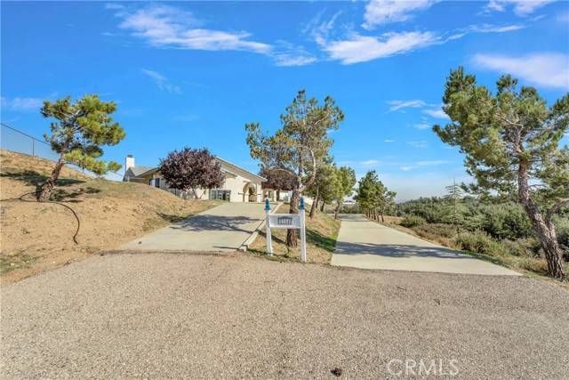 Oak Hills, CA 92344,8384 Highland CT 201