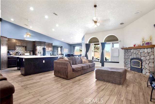 Oak Hills, CA 92344,8755 Kittering RD