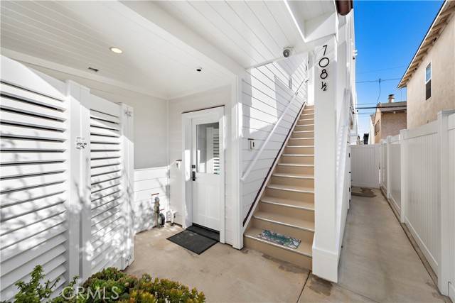 Corona Del Mar, CA 92625,708 1/2 Marguerite