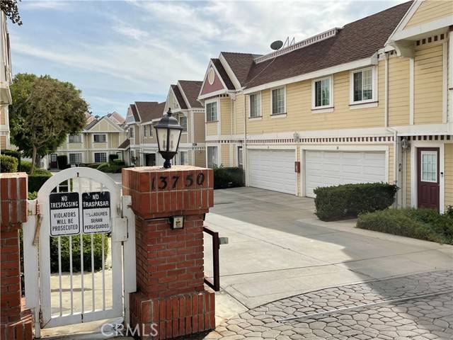 Sylmar, CA 91342,13750 Hubbard ST 82