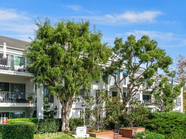 Newport Beach, CA 92663,200 Mcneil LN 204