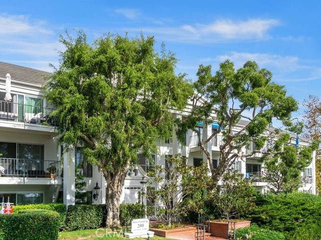 Newport Beach, CA 92663,200 Mcneil LN 204