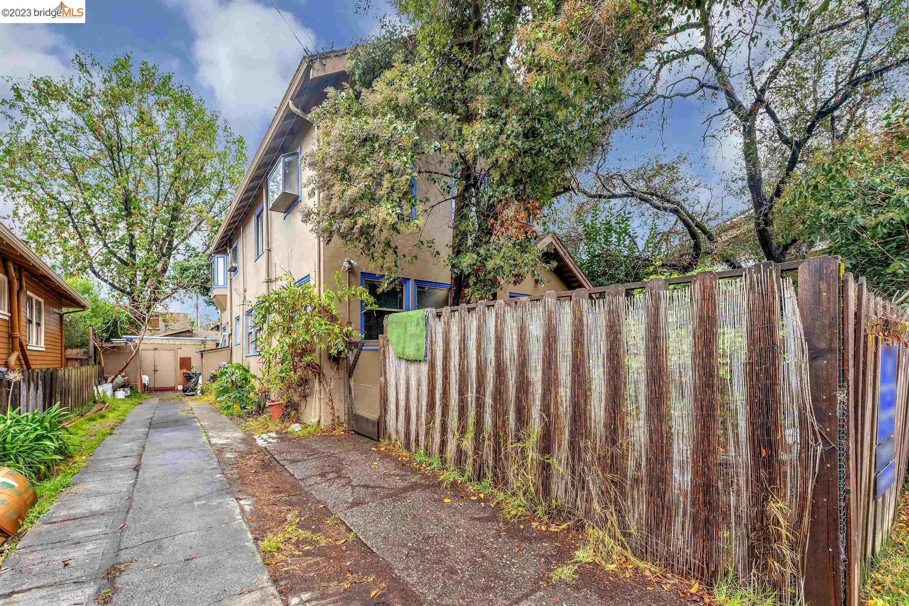 Oakland, CA 94618,481 Hudson ST