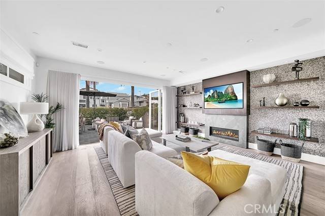 Corona Del Mar, CA 92625,712 Marguerite AVE