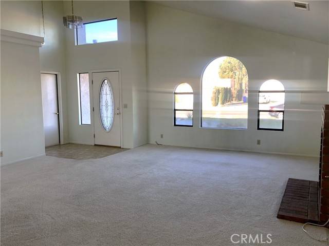 Helendale, CA 92342,26959 Silver LKS