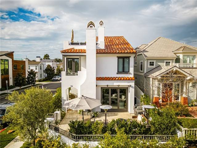 Corona Del Mar, CA 92625,701 Narcissus AVE