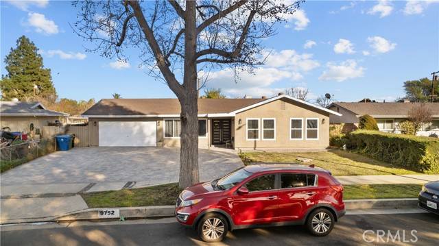 Chatsworth, CA 91311,9752 Laramie AVE