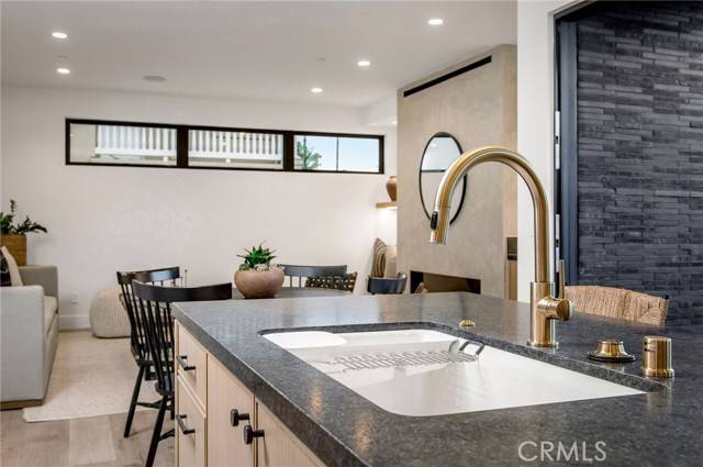 Newport Beach, CA 92663,1027 W Bay Ave B