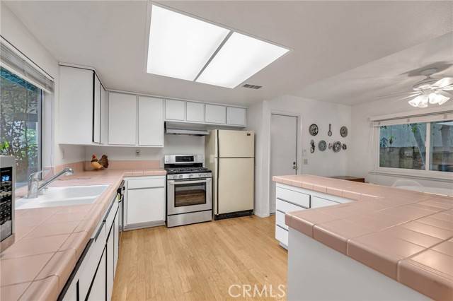 Chatsworth, CA 91311,20111 Vintage ST