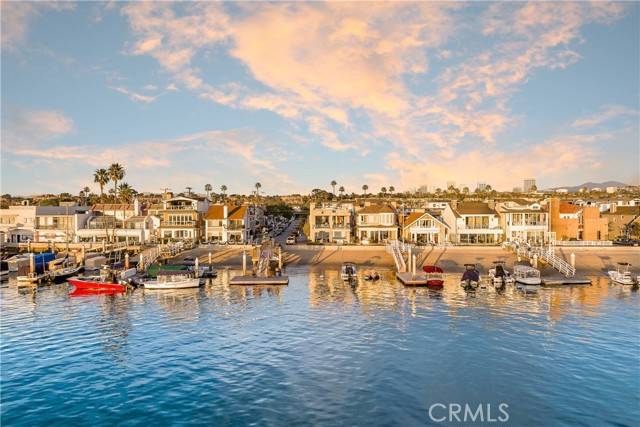 Newport Beach, CA 92662,512 S Bay Front