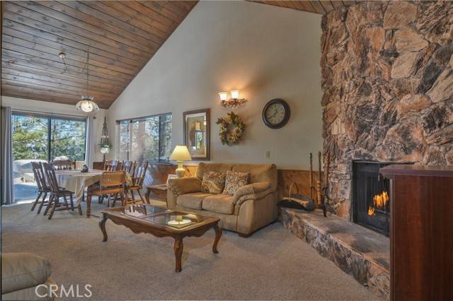 Lake Arrowhead, CA 92352,864 Nadelhorn DR