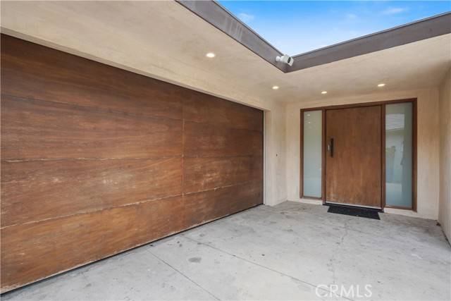 Los Angeles, CA 90068,2240 Chelan PL