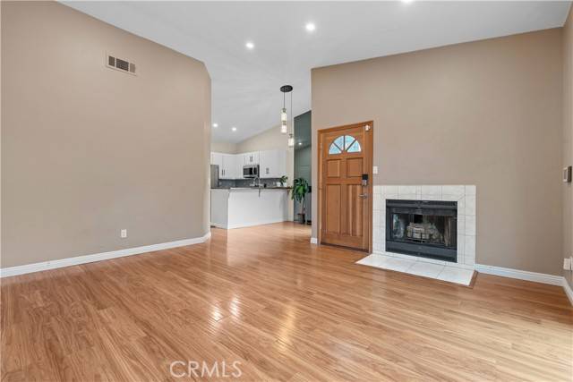 Thousand Oaks, CA 91362,2414 Pleasant WAY B