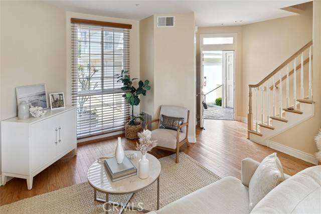 Newport Beach, CA 92663,2101 E 15th ST 7