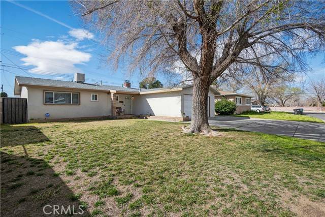 Lancaster, CA 93534,828 W Avenue J13