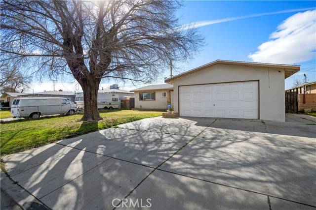 Lancaster, CA 93534,828 W Avenue J13