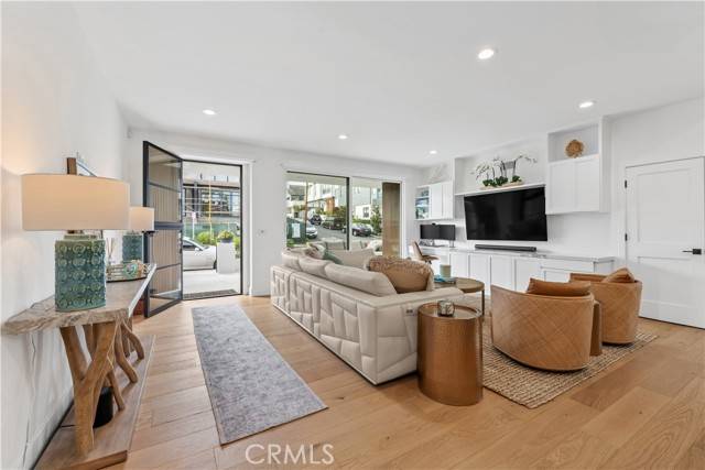 Corona Del Mar, CA 92625,520 Iris AVE