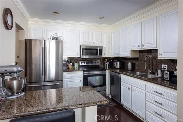 Newport Beach, CA 92663,200 Mcneil LN PH7