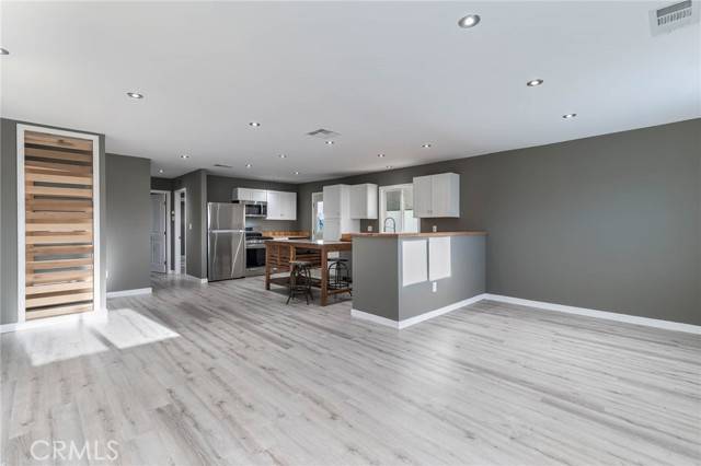 Chatsworth, CA 91311,21001 Plummer ST 118